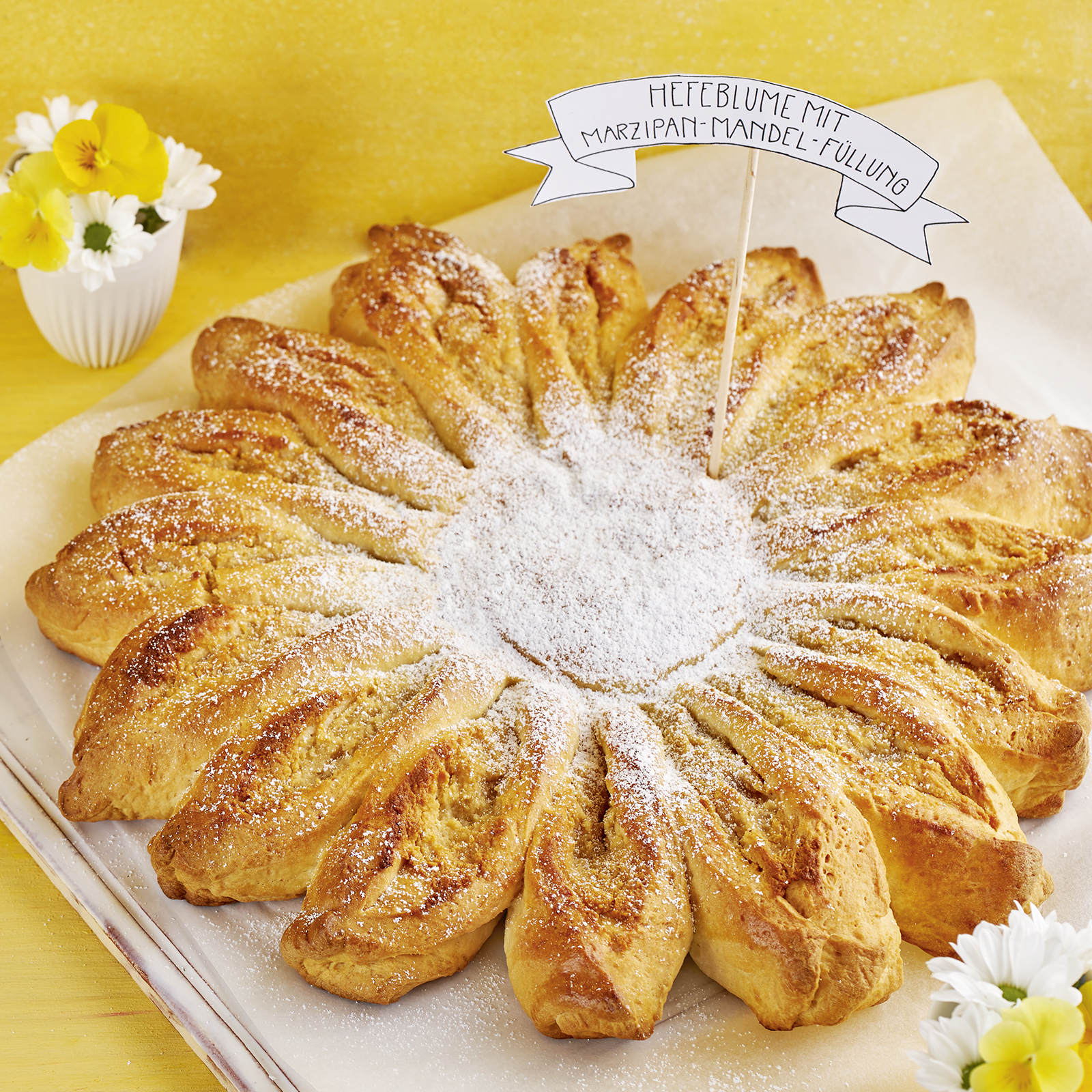 2 19 Hefeblume Mit Marzipan Mandel Fuellung 1600x1600px