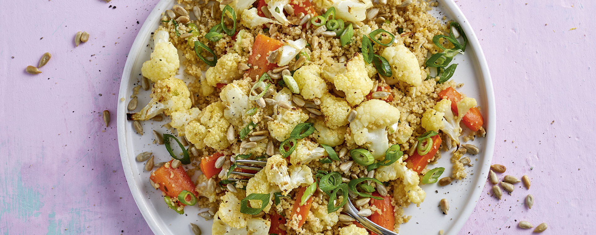 2 19 Lauwarmer Couscous Salat Mit Blumenkohl 1920x760px