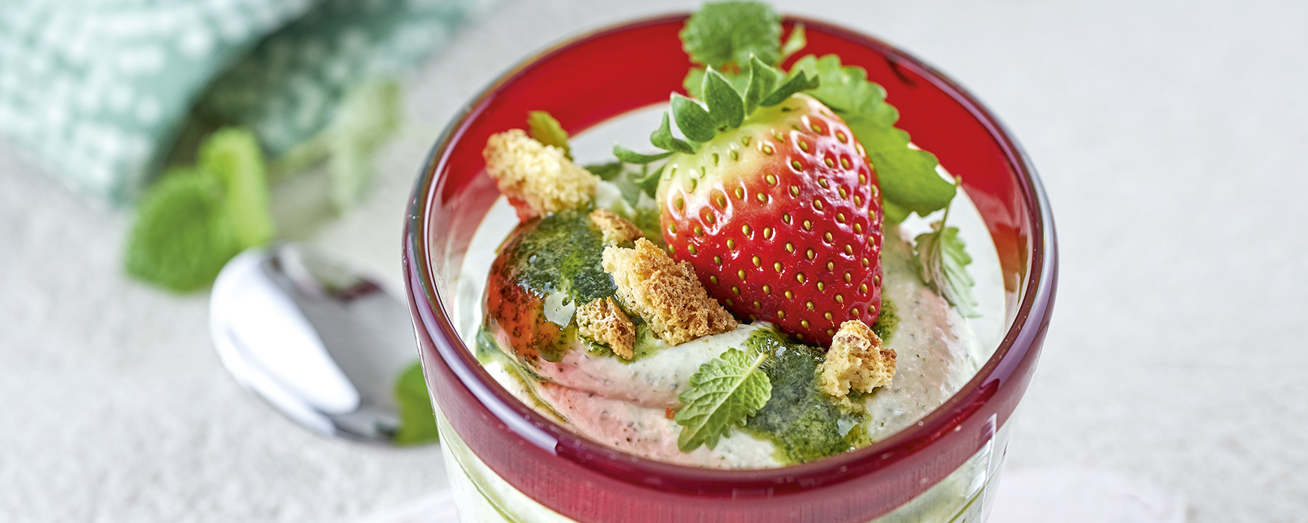 3 19 Erdbeeren Mit Cantuccini 1920x760px