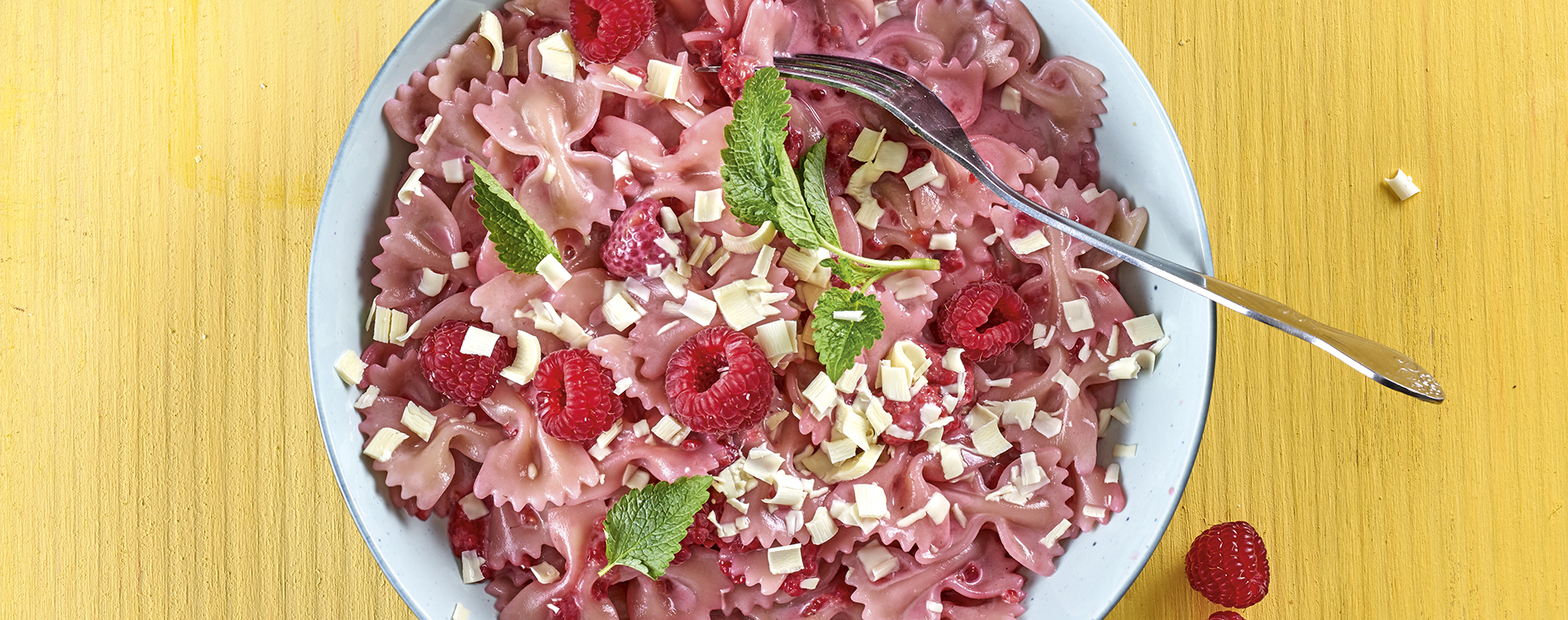 3 19 Farfalle Mit Himbeer Tonka Creme 1920x760px