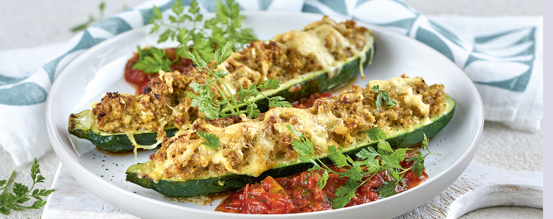 3 19 Gebackene Zucchini Boote 1920x760px