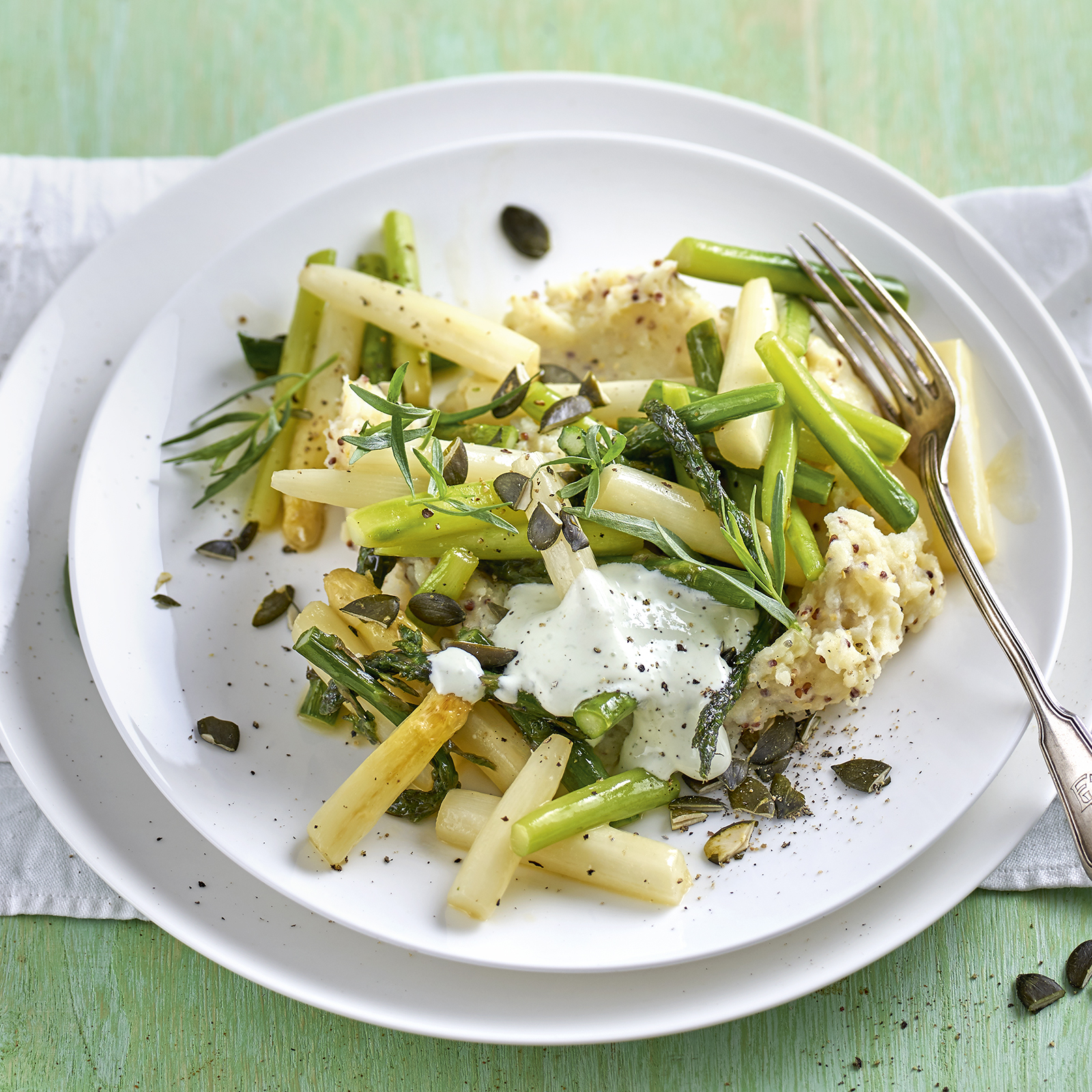 3 19 Gebratener Spargel Auf Kartoffel Senf Stampf 1600x1600px