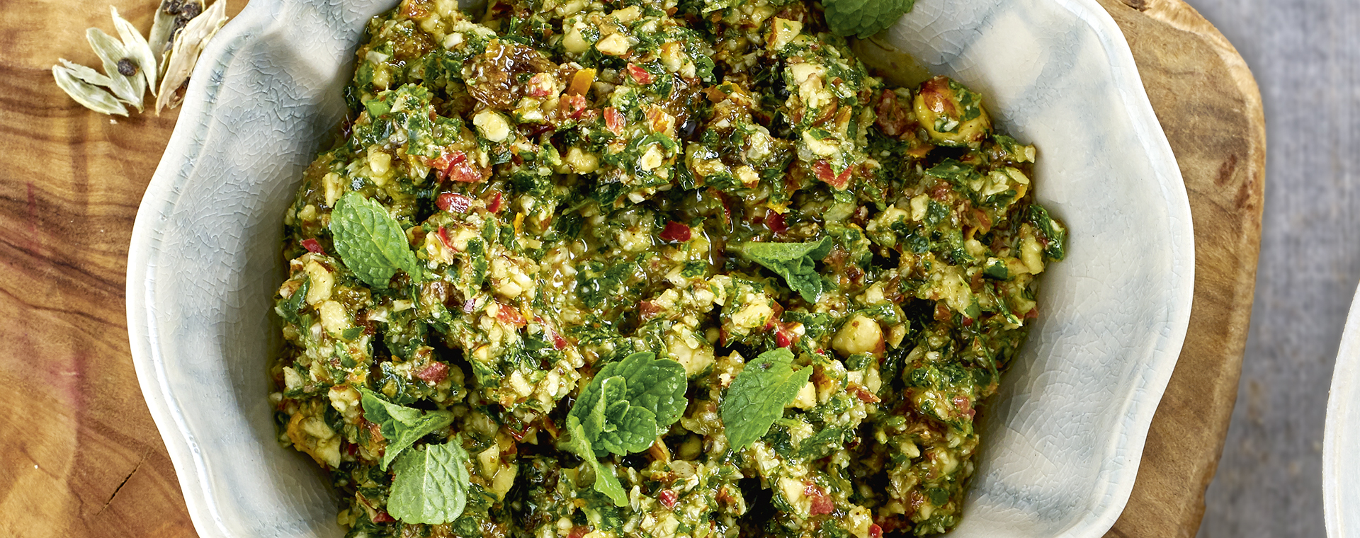 4 19 Arabisches Pesto Mit Mandeln Und Minze 1920x760px