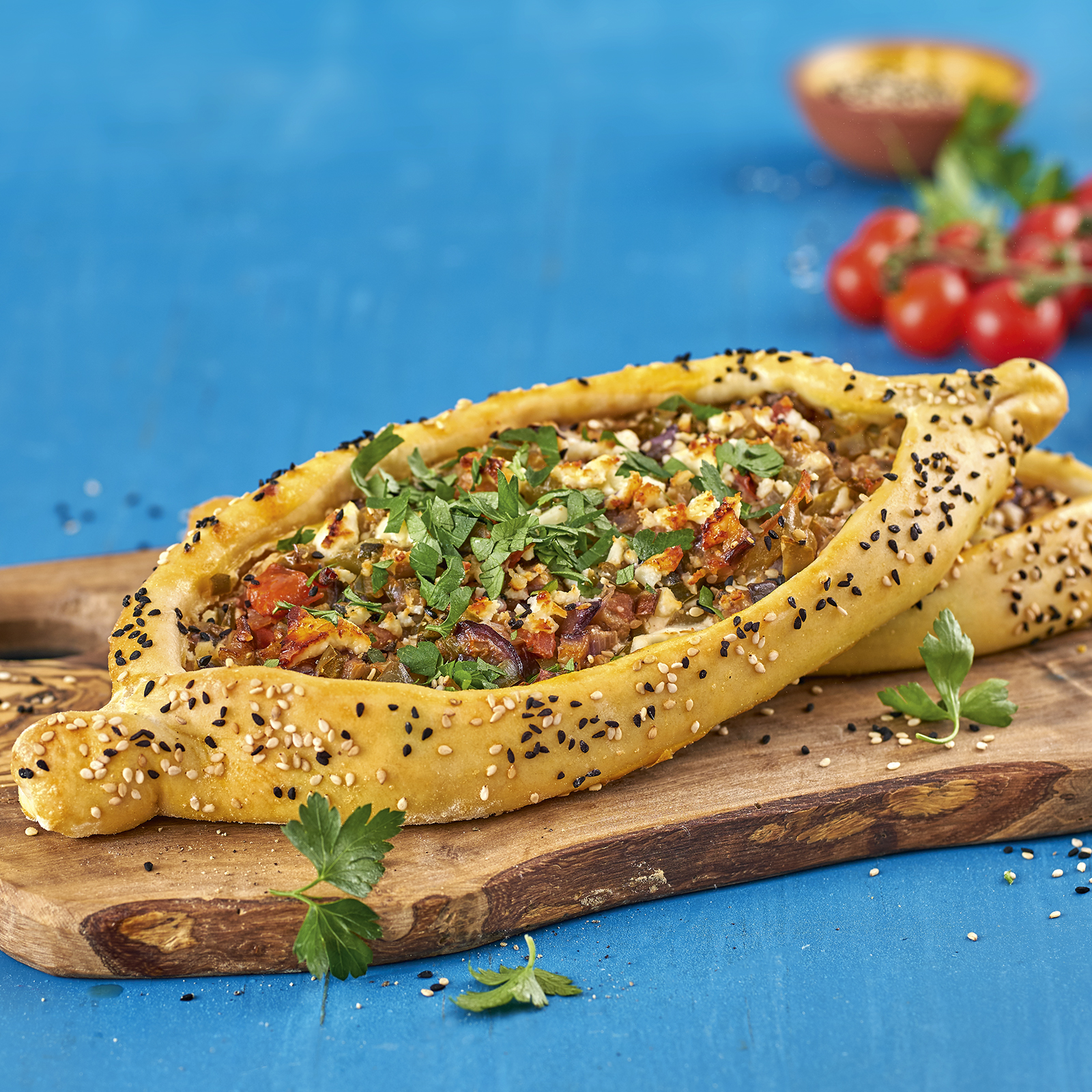 4 19 Pikante Tuerkische Schiffchen Mit Mediterranem Gemuese 1600x1600px