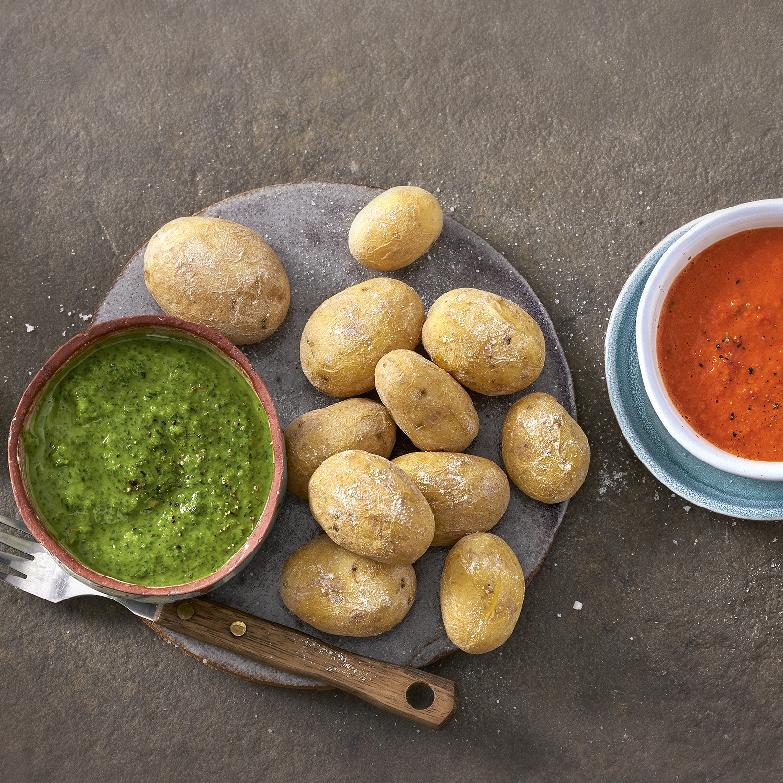 5 19 Runzelkartoffeln Mit Gruener Und Roter Mojo 1600x1600px