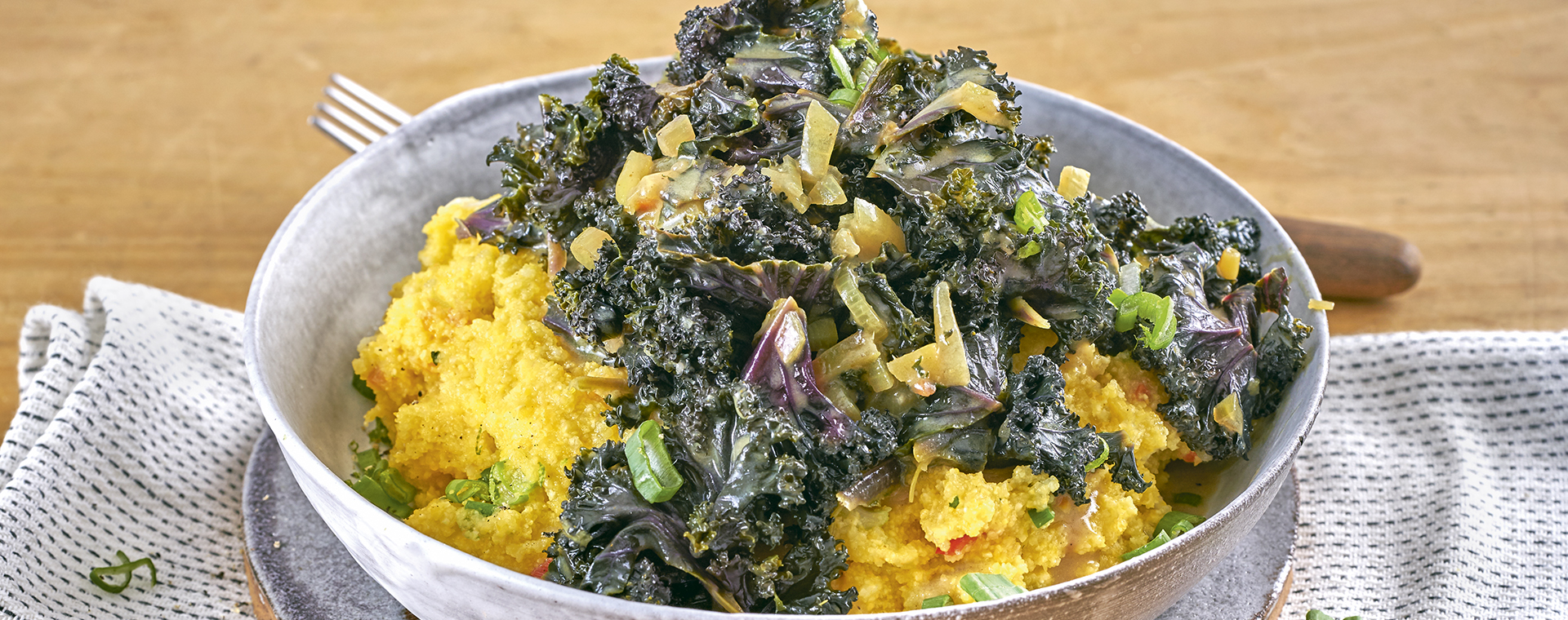 6 19 Kokos Gruenkohl Mit Asia Polenta 1920x760px