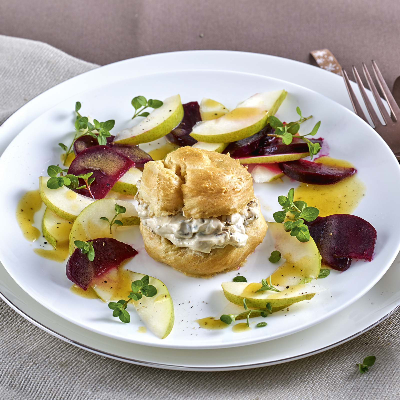 6 19 Pikanter Windbeutel Mit Steinpilzcreme 1600x1600px