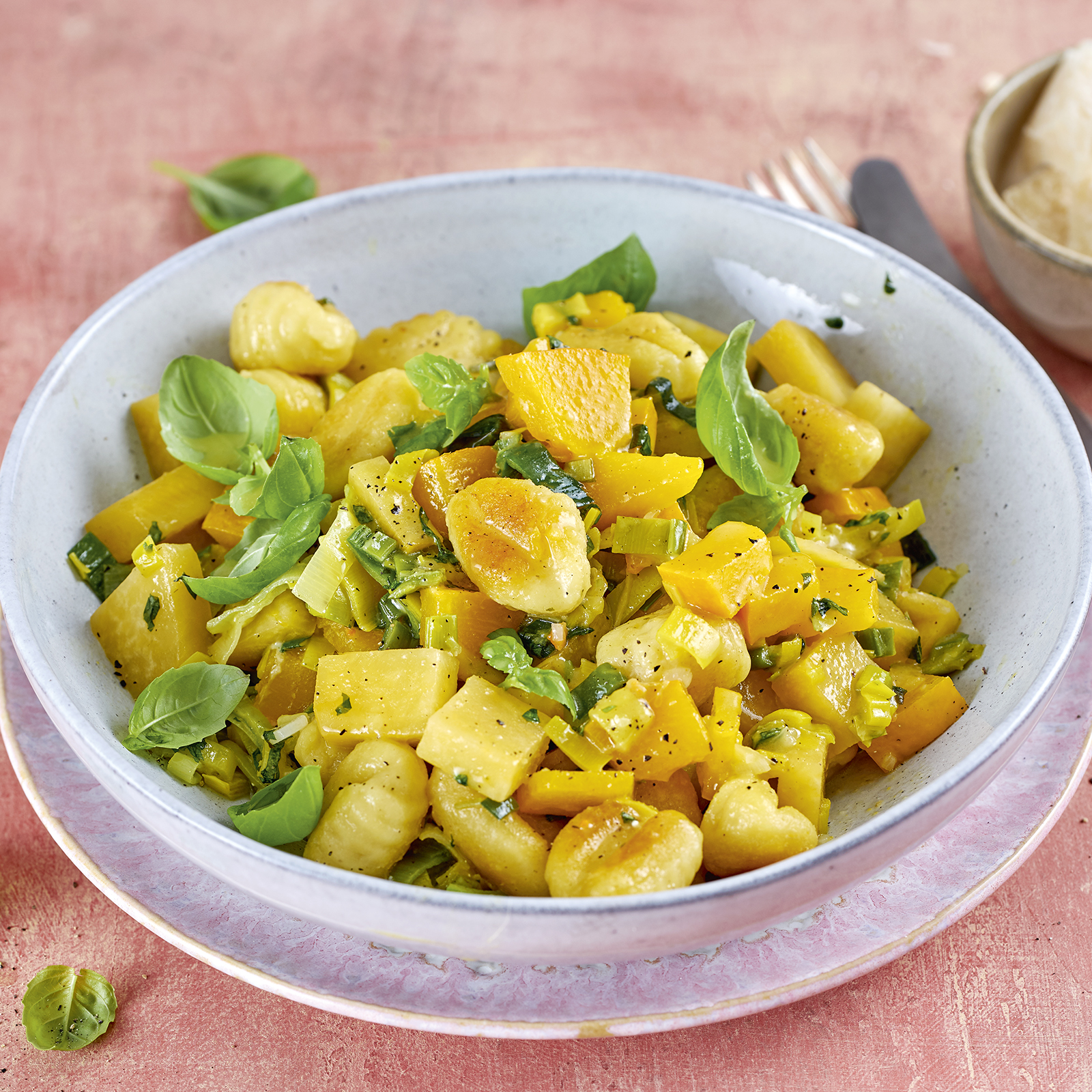 6 19 Steckrueben Kuerbis Pfanne 1600x1600px