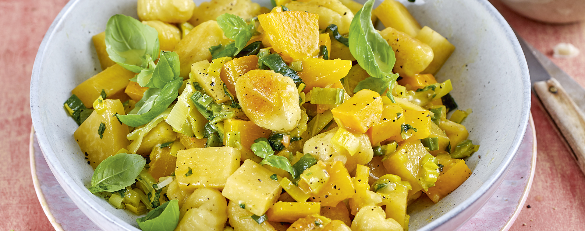 6 19 Steckrueben Kuerbis Pfanne 1920x760px