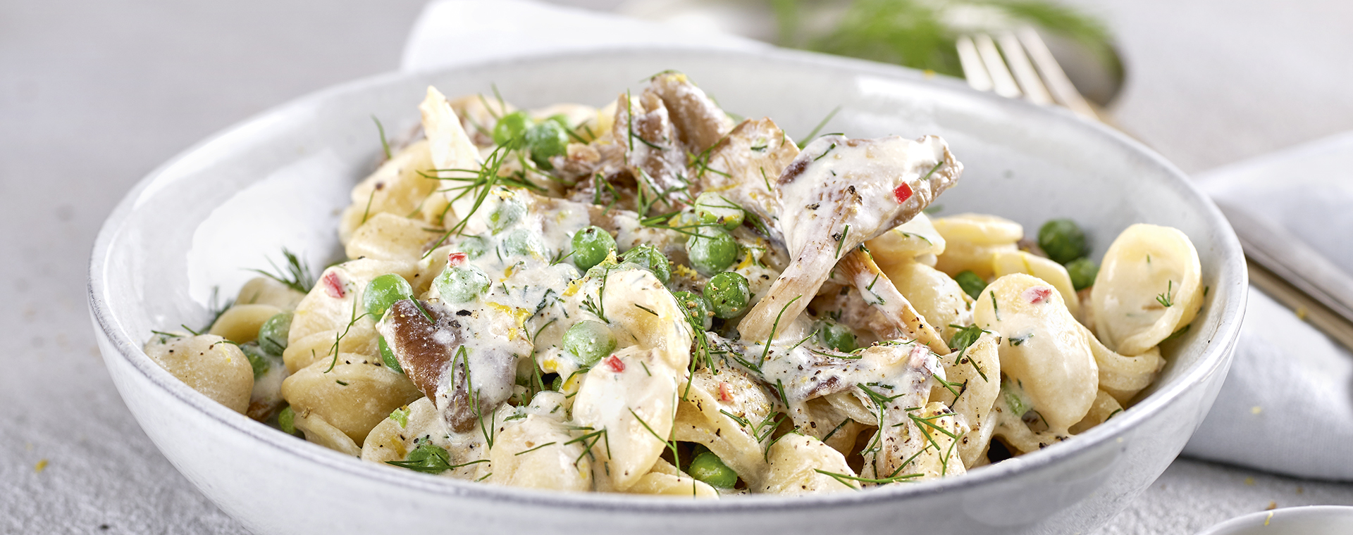 1 20 Erbsen Pilz Pasta Mit Ricotta Dill Sosse 1920x760px