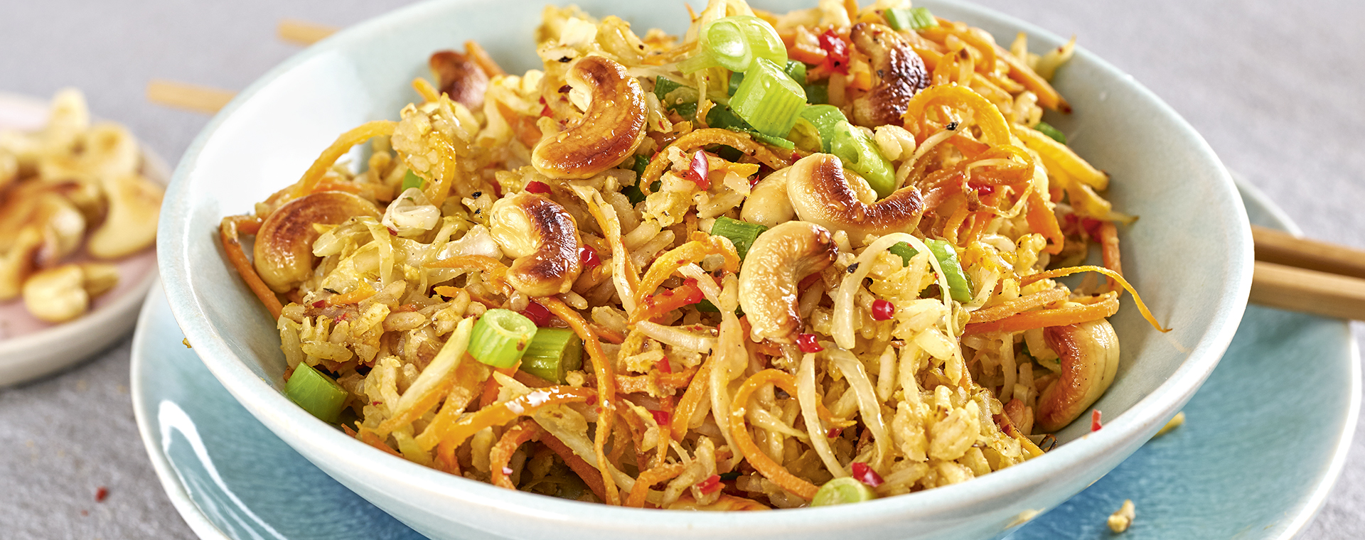 1 20 Gebratener Reis Mit Moehren Und Weisskohl 1920x760px