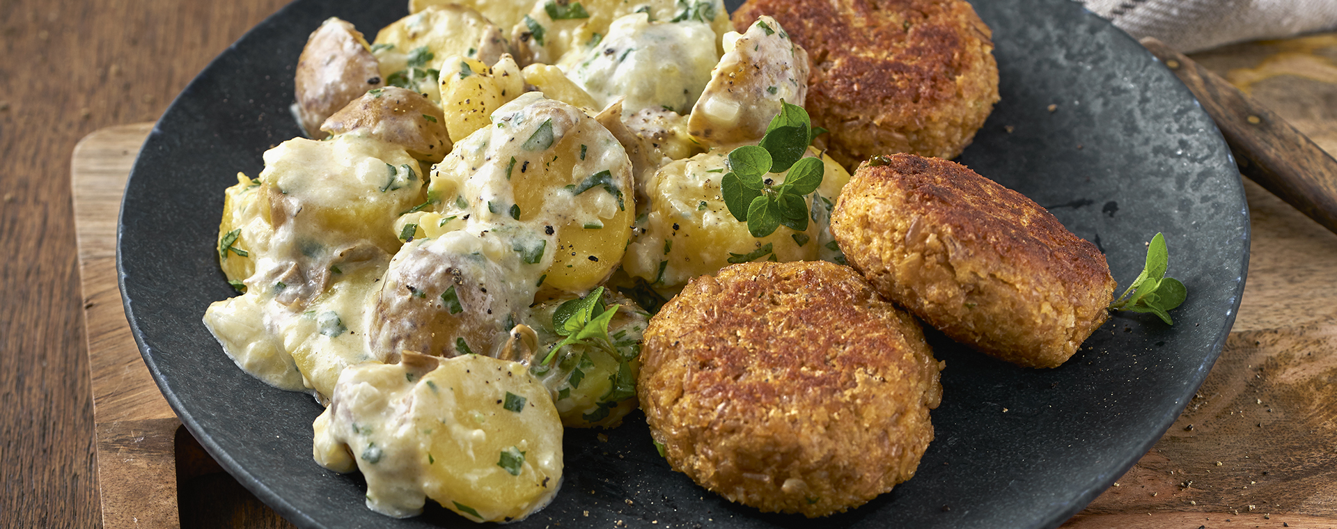 1 20 Gestovte Kartoffeln Mit Dinkel Frikadellen 1920x760px