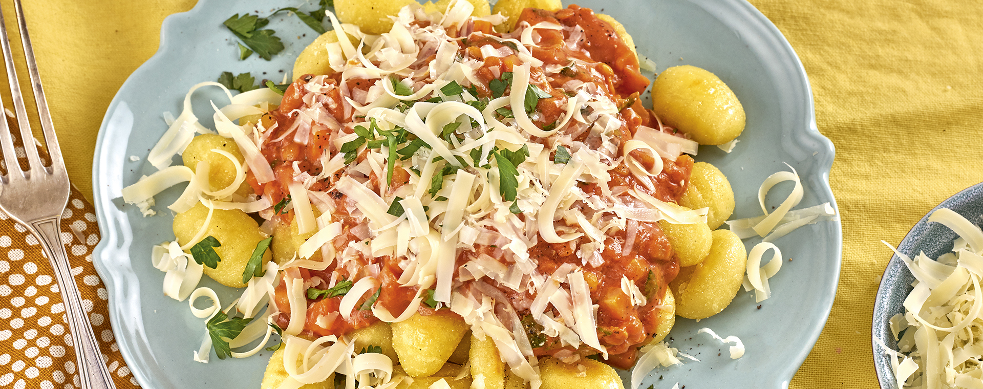 1 20 Gnocchi Mit Rote Linsen Bolognese 1920x760px