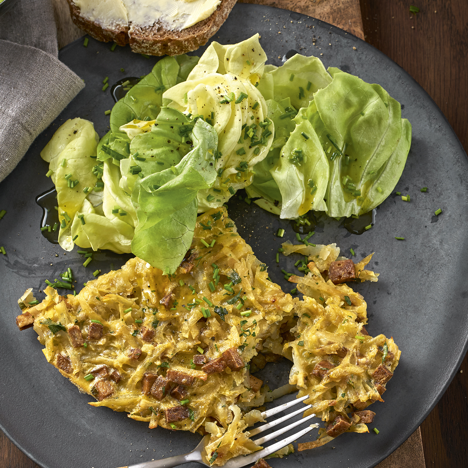 1 20 Pillekuchen Mit Gruenem Salat 1600x1600px