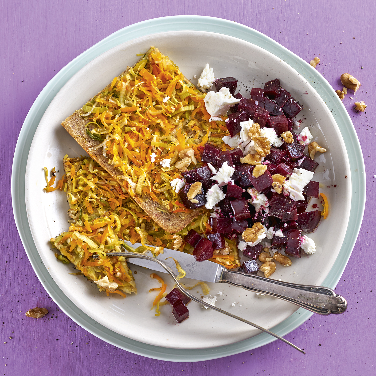 2 20 Gemuese Pfannkuchen Vom Blech Mit Rote Bete Feta Salat 1600x1600px