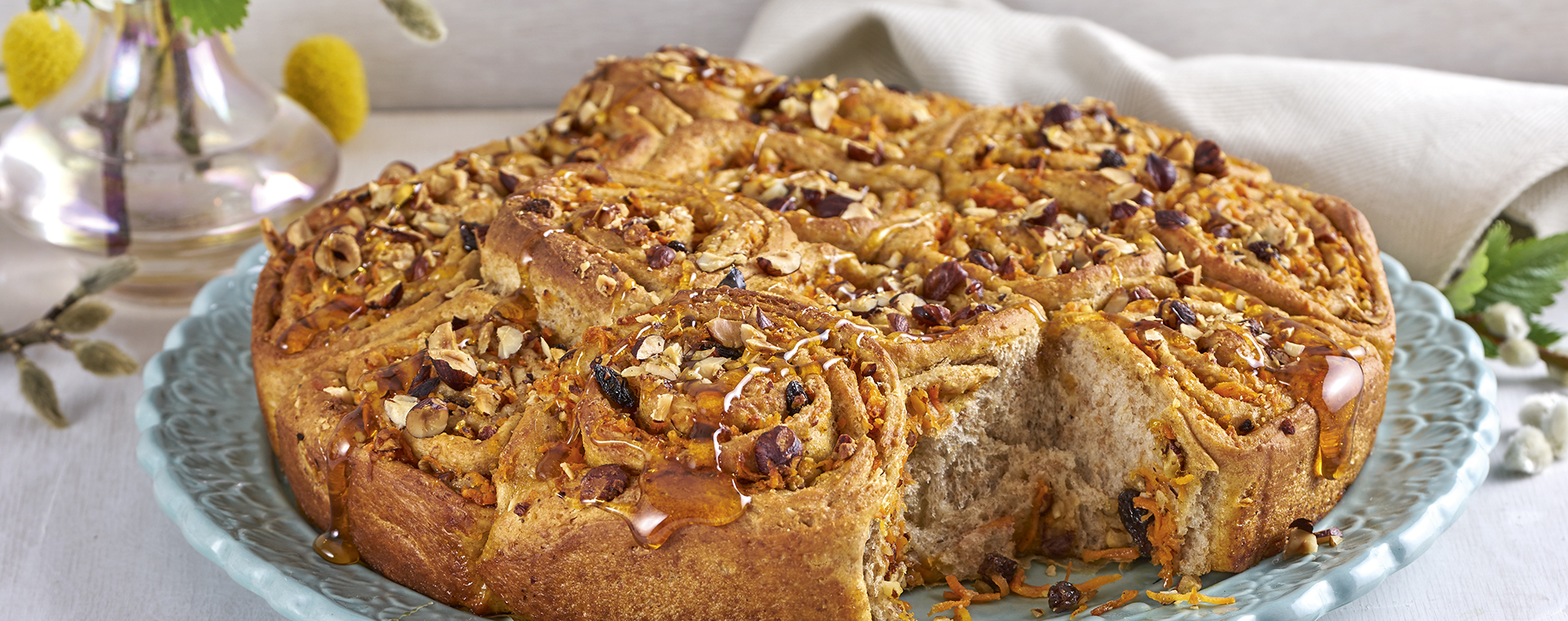 2 20 Hefeschnecken Mit Moehren Aprikosen Fuellung 1920x760px