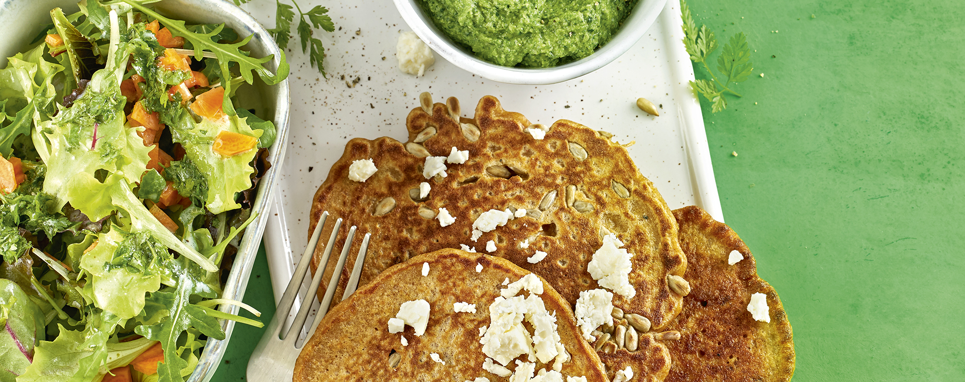 2 20 Herzhafte Muesli Pancakes Mit Spinat Hummus 1920x760px