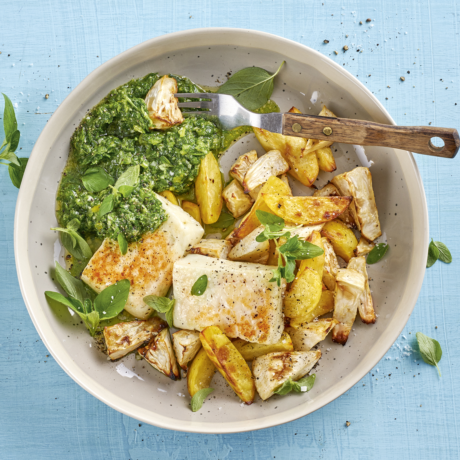 2 20 Knollensellerie Und Kartoffelspalten Mit Halloumi Und Chimichurri 1600x1600px