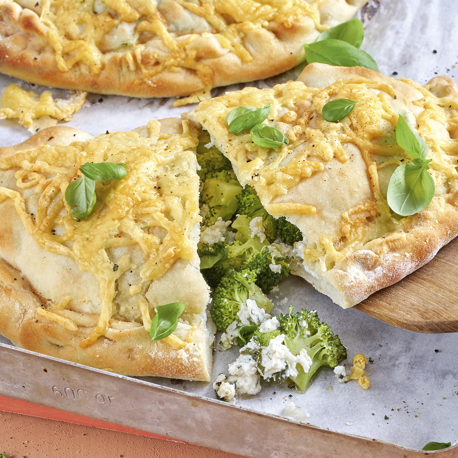 3 20 Calzone Mit Brokkoli Ricotta Fuellung 1600x1600px