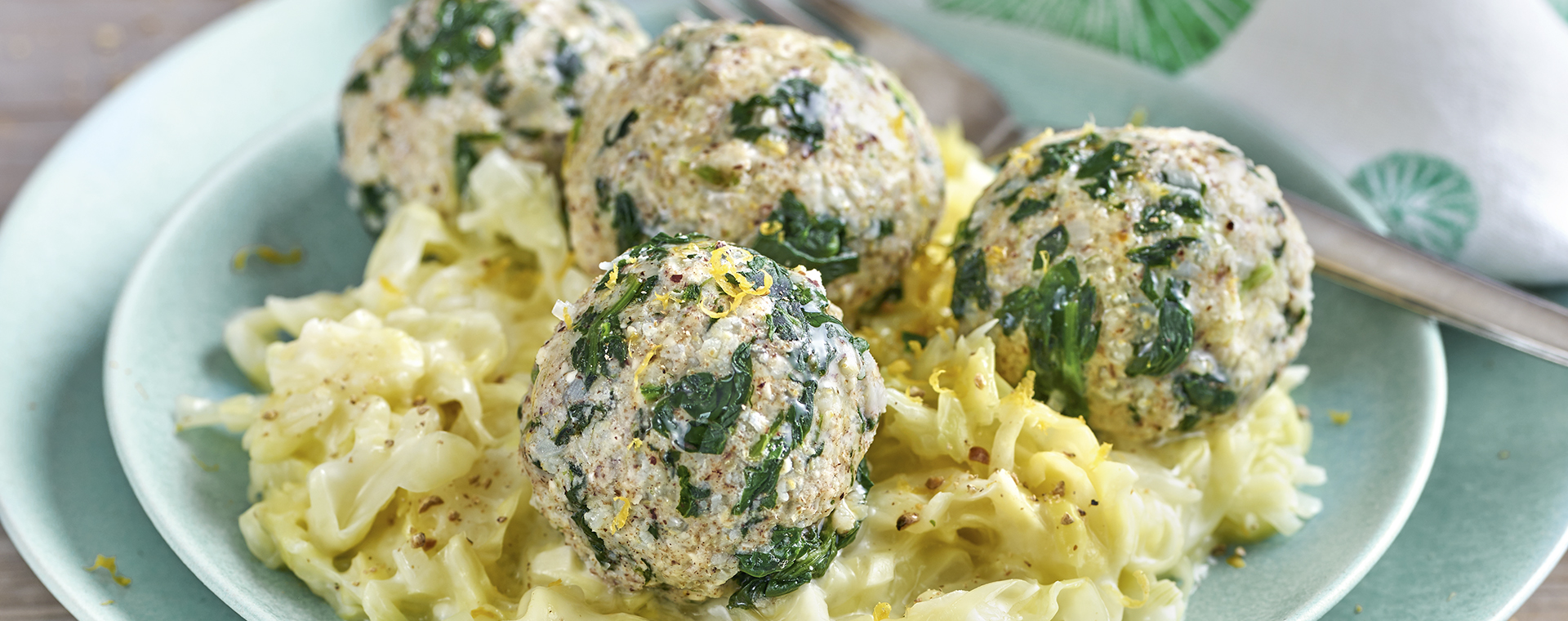 3 20 Hirse Spinat Kloesschen Mit Spitzkohl 1920x760px