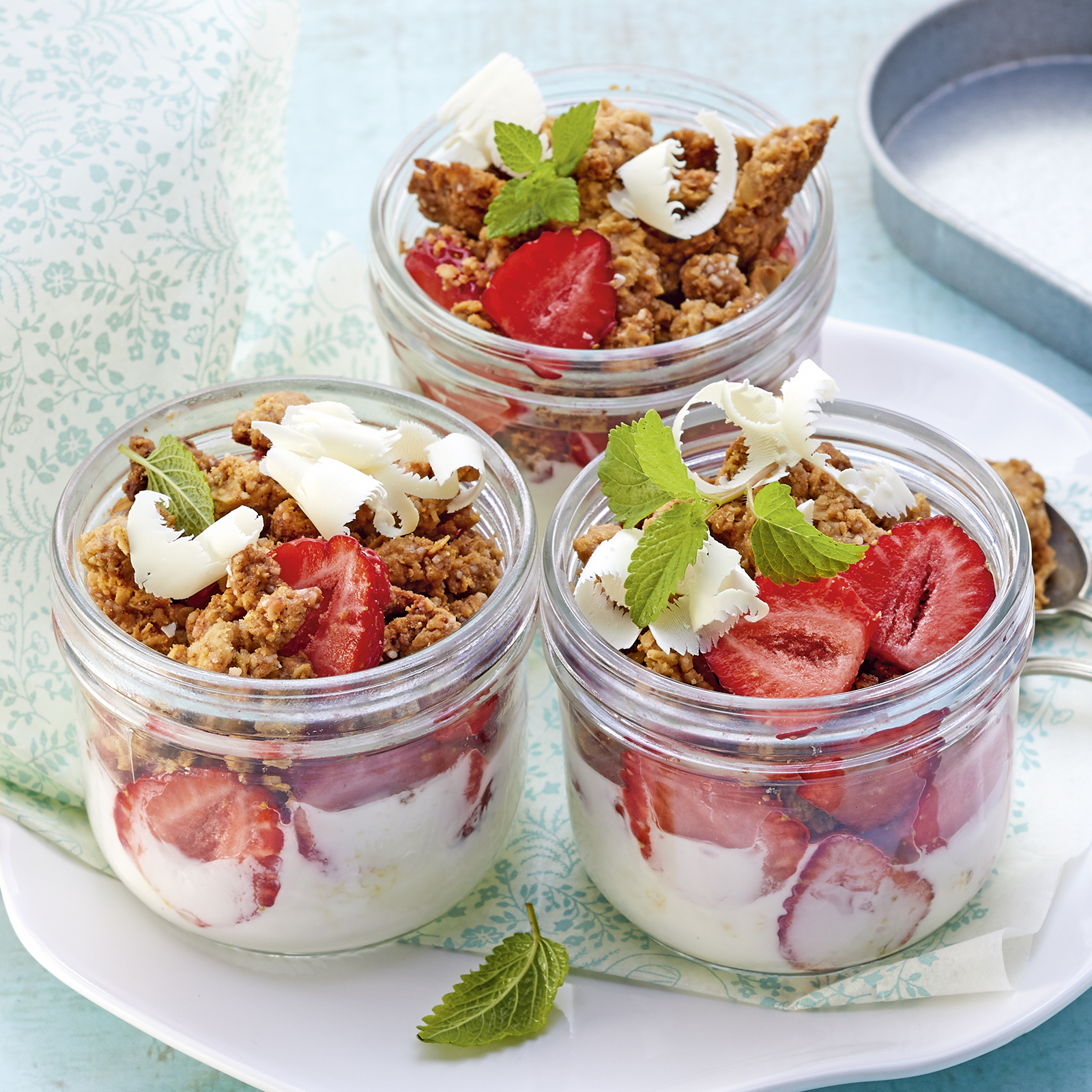 3 20 Joghurt Sauerrahm Dessert Mit Erdbeeren 1600x1600px