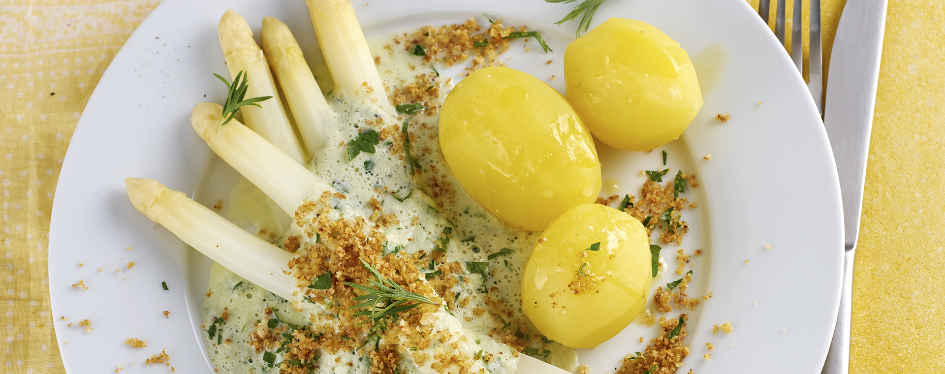 3 20 Spargel Mit Kohlrabi Kraeuterschaum 1920x760px