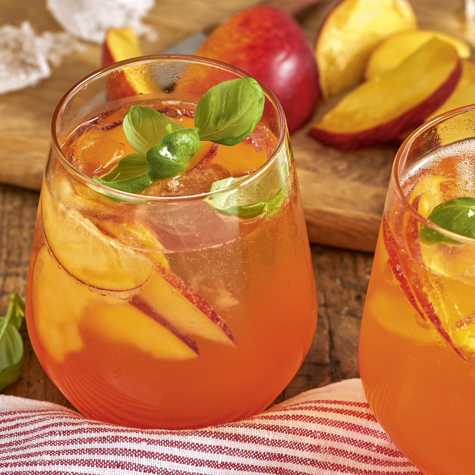 4 20 Aperol Spritz 1600x1600px