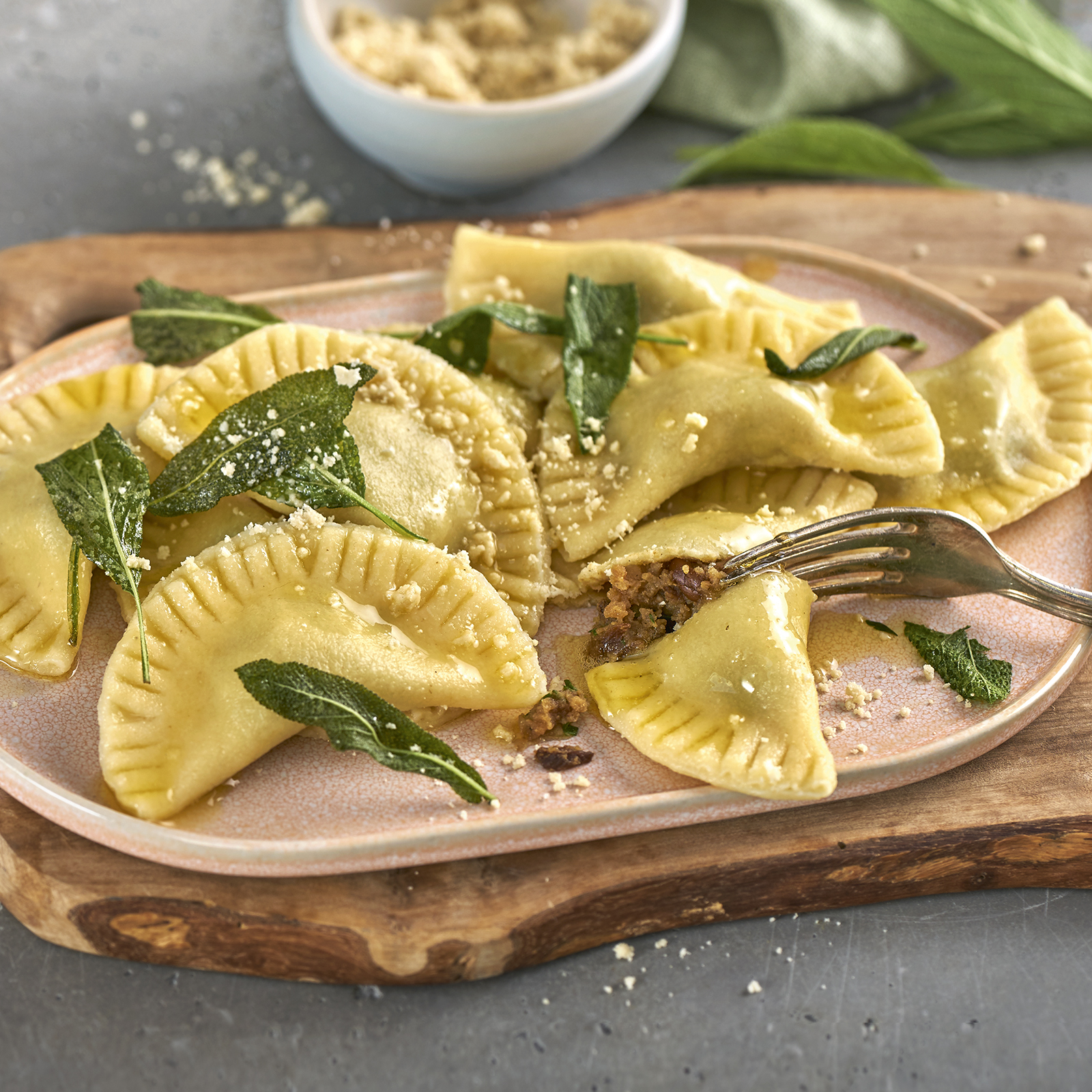 4 20 Ravioli Mit Steinpilz Kartoffel Fuellung 1600x1600px