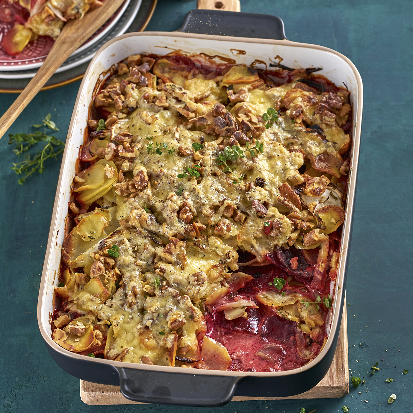 5 20 Herbstlicher Gemueseauflauf Mit Walnuss Kaese Kruste 1600x1600px