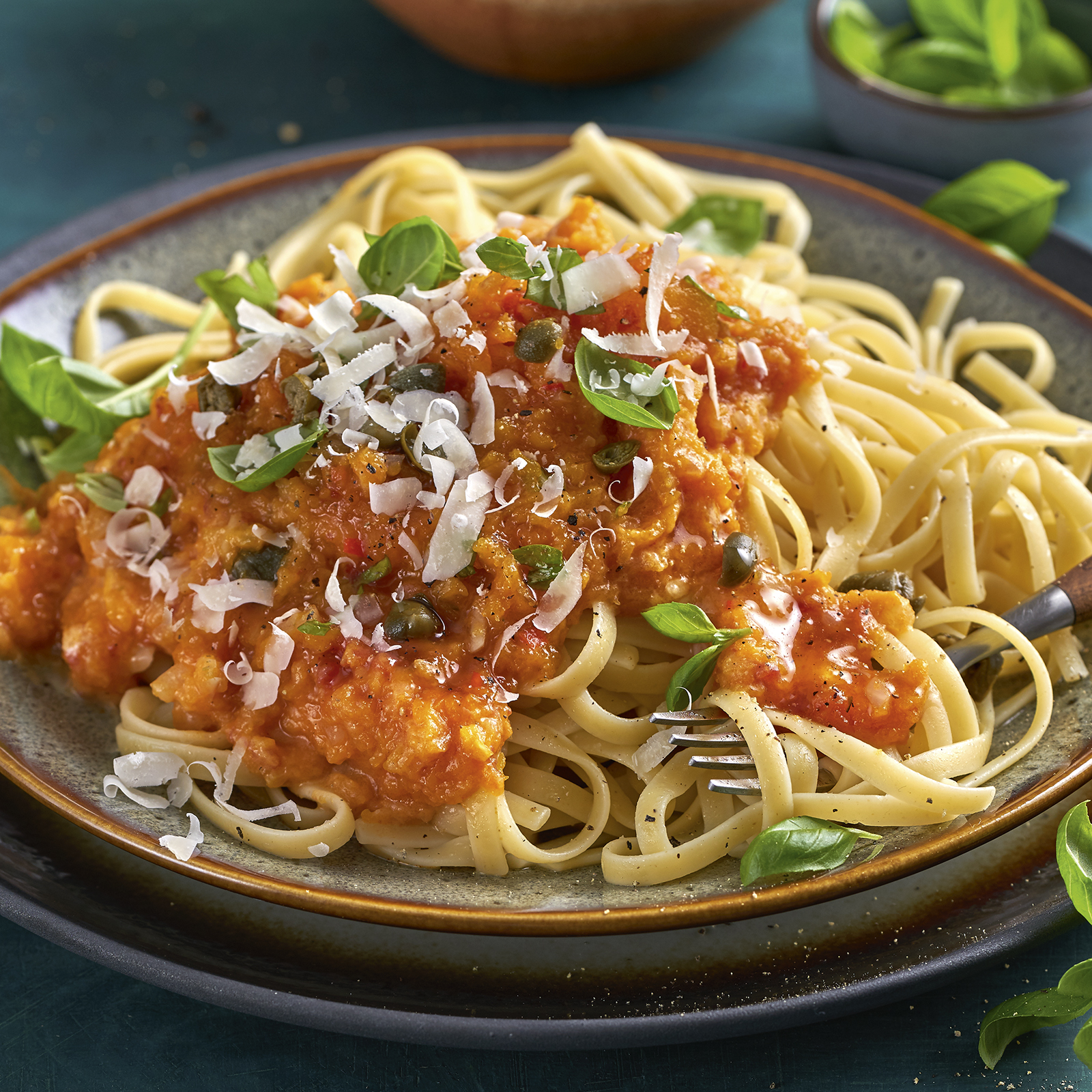 5 20 Linguine Mit Kuerbis Tomaten Ragout 1600x1600px