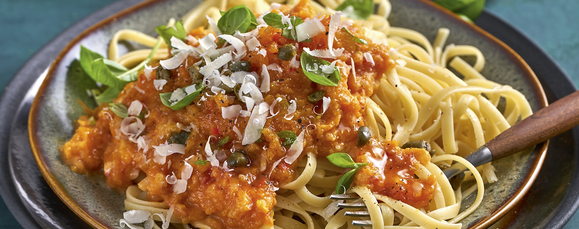 5 20 Linguine Mit Kuerbis Tomaten Ragout 1920x760px