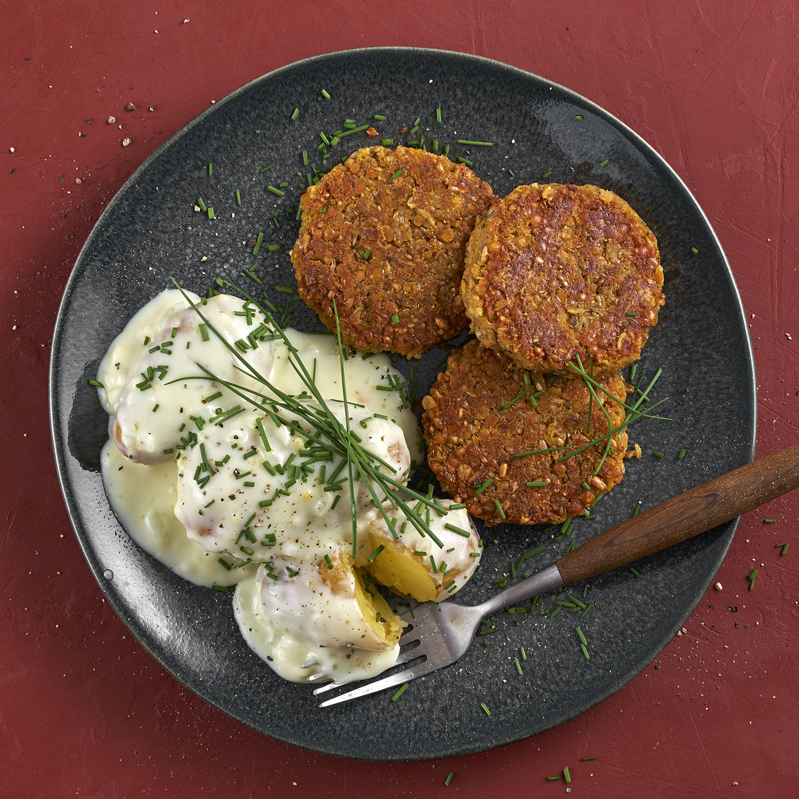 6 20 Bechamel Kartoffeln Mit Gruenkern Linsen Bratlingen 1600x1600px