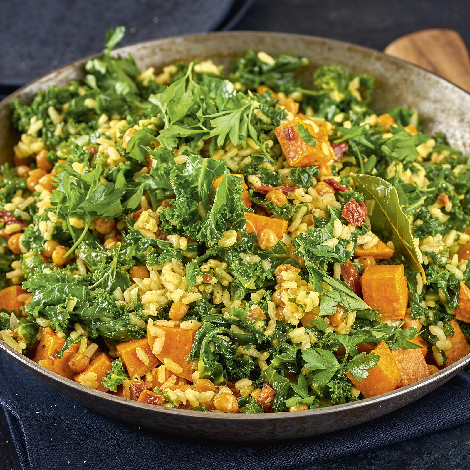 6 20 Winterliche Gruenkohl Paella 1600x1600px