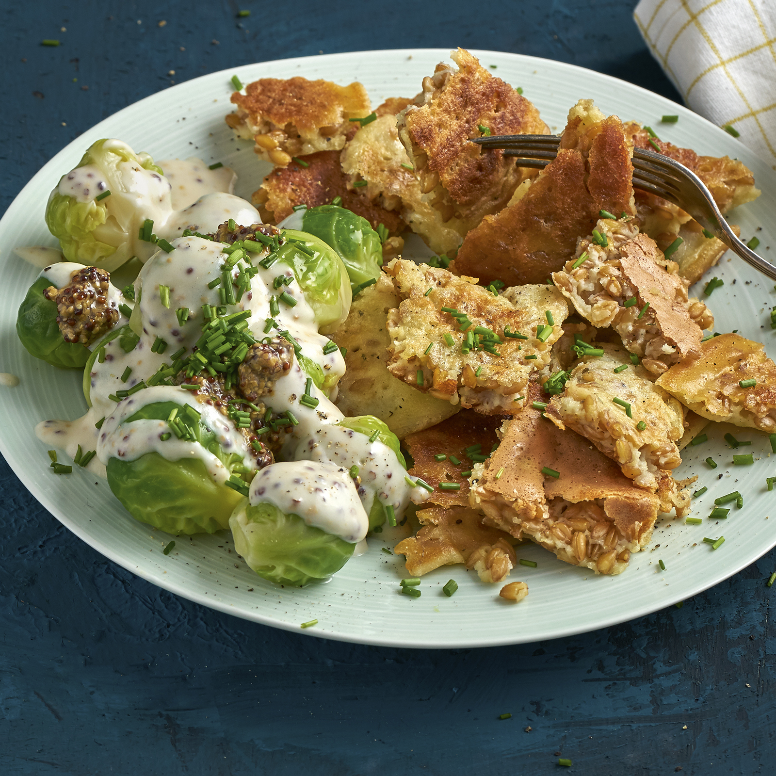 1 21 Einkorn Schmarrn Mit Rosenkohl In Senf Bechamelsosse 1600x1600px