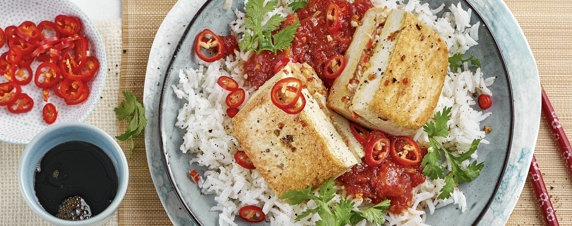 1 21 Gefuellter Tofu Mit Zitronengras Und Chili Und Tomatensosse 1920x760px