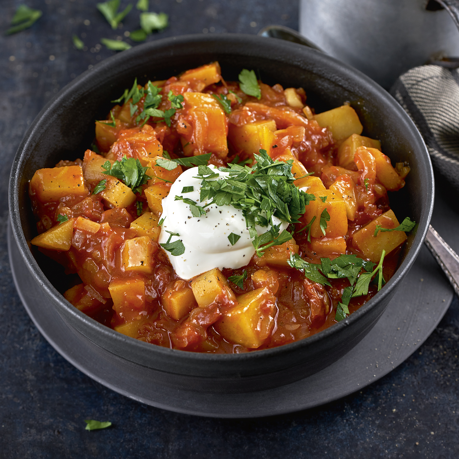 1 21 Kartoffel Zwiebel Pastinaken Gulasch 1600x1600px