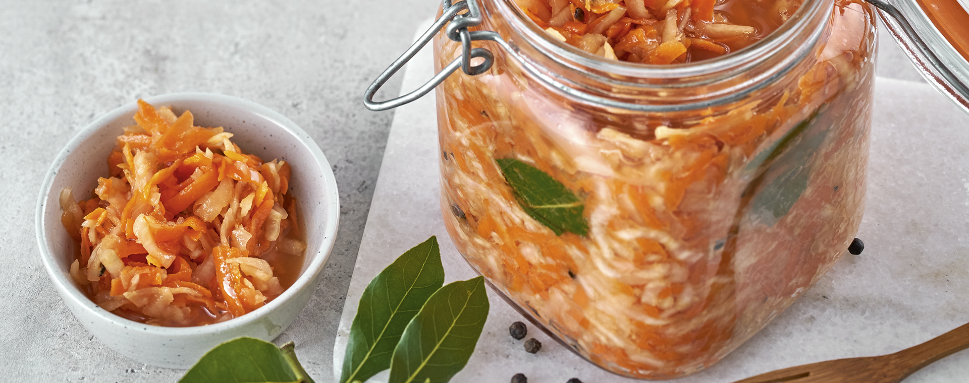 1 21 Sellerie Moehren Gemuese Mit Lorbeer 1920x760px