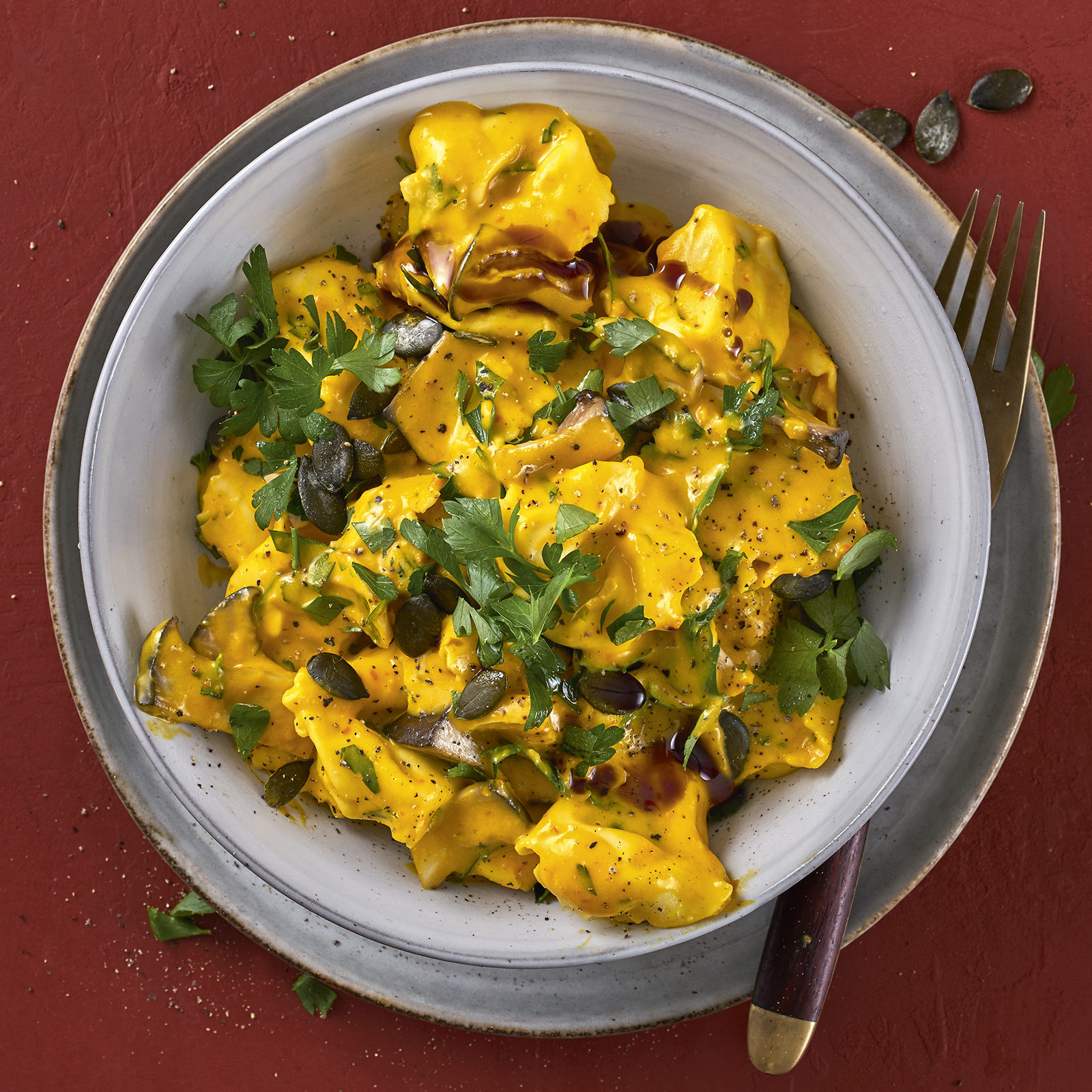 1 21 Tortelloni In Cremiger Kuerbissosse Mit Kraeuterseitlingen 1600x1600px