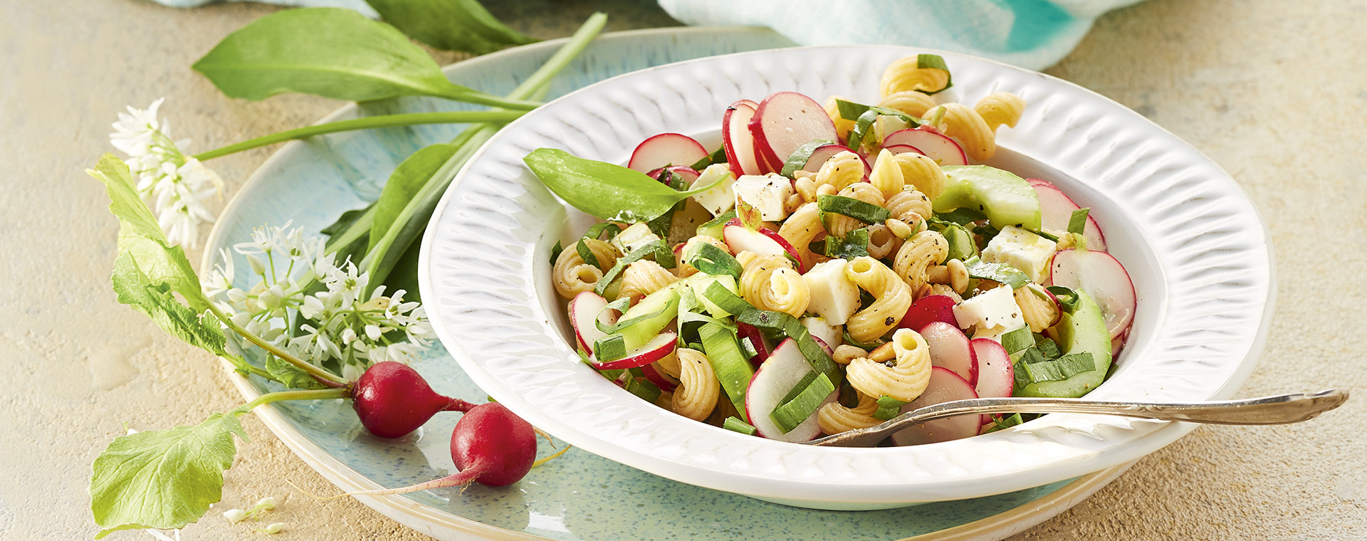 2 21 Baerlauch Radieschen Nudelsalat 1920x760px