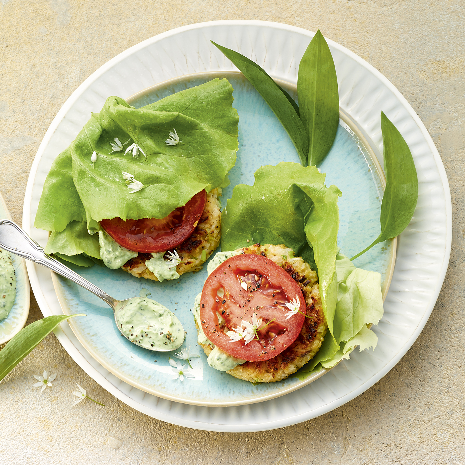 2 21 Blumenkohlbratlinge Im Salatblatt Mit Baerlauchdip 1600x1600px