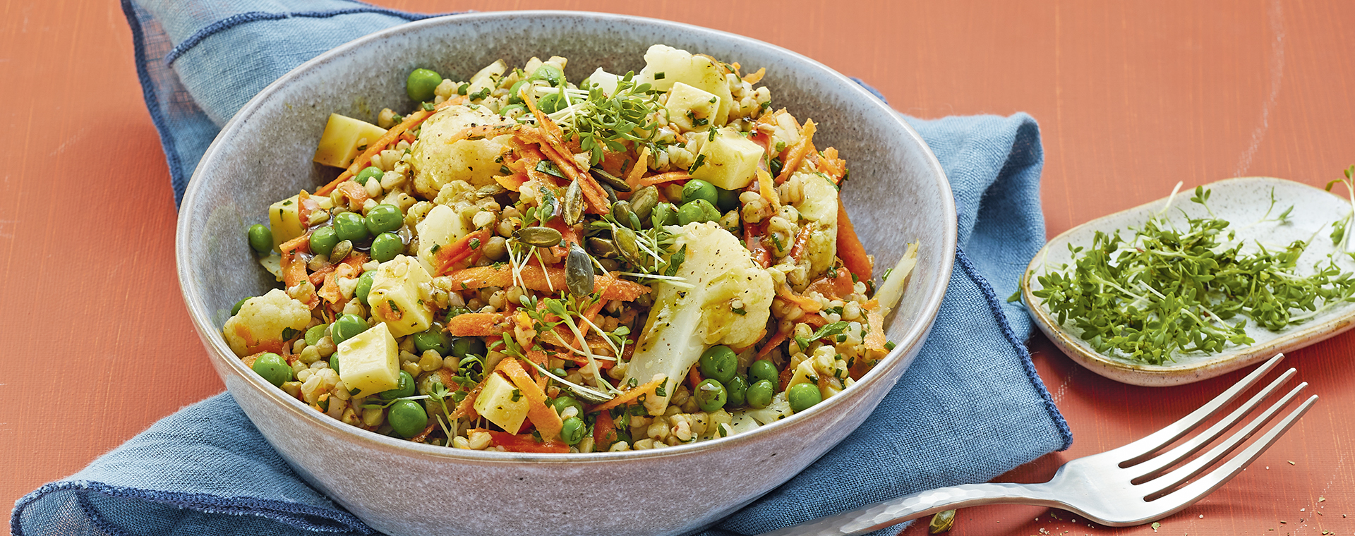 2 21 Buchweizensalat Mit Buntem Fruehlingsgemuese 1920x760px