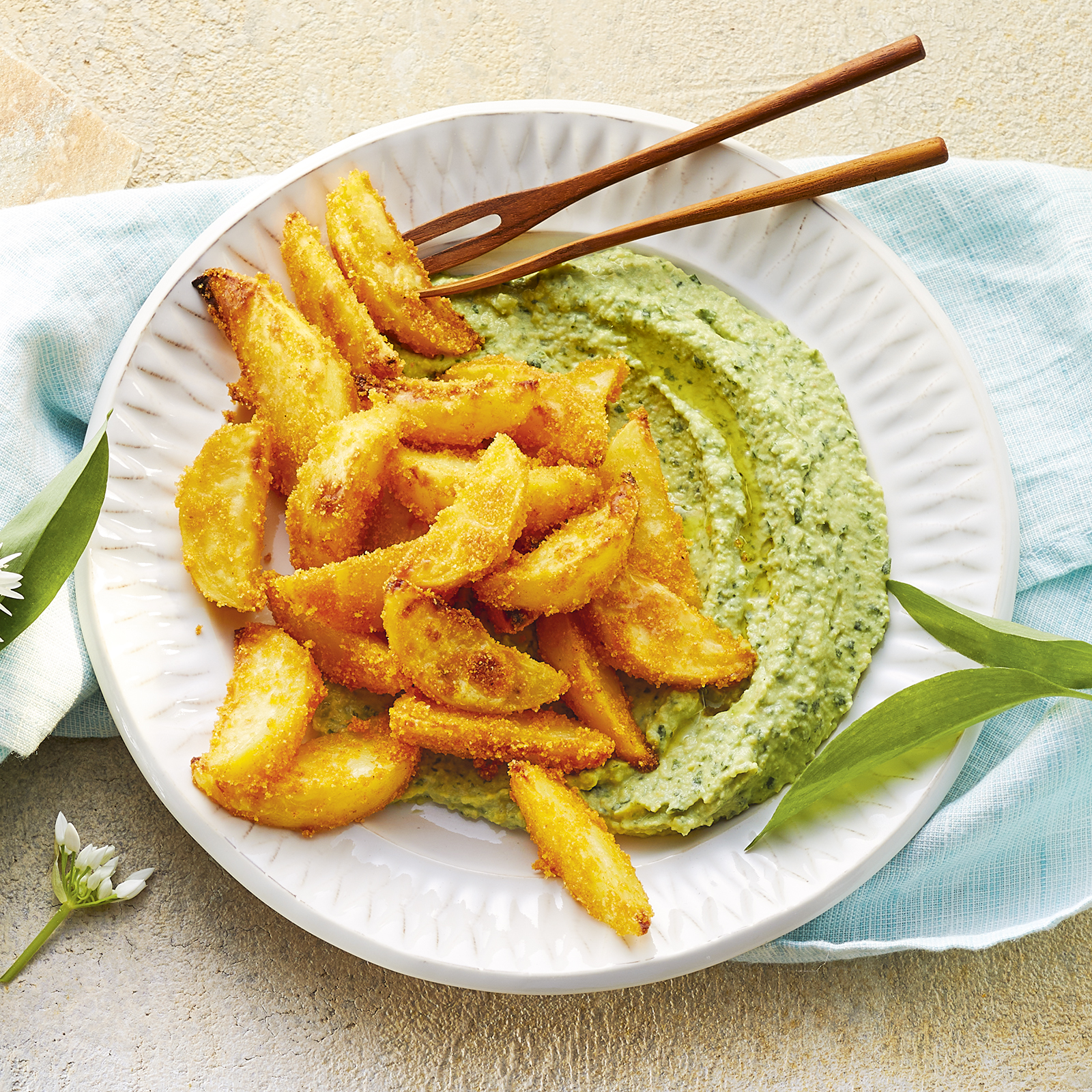 2 21 Knusprige Kartoffelwedges Mit Baerlauchhummus 1600x1600px