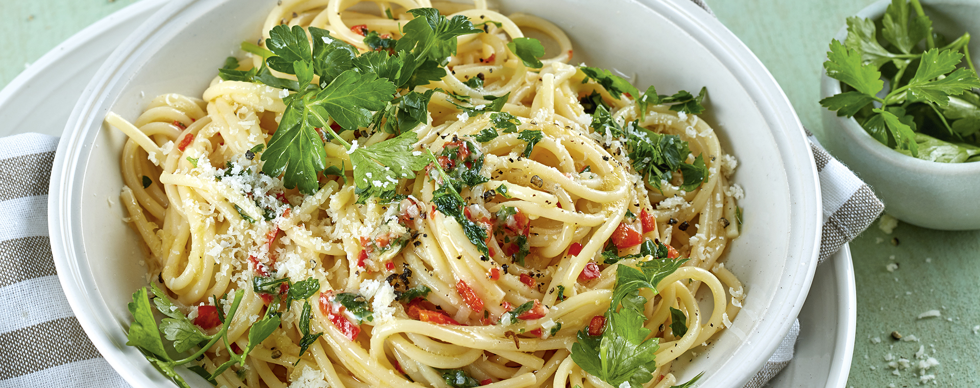 2 21 Spaghetti In Petersilien Kaesecreme 1920x760px