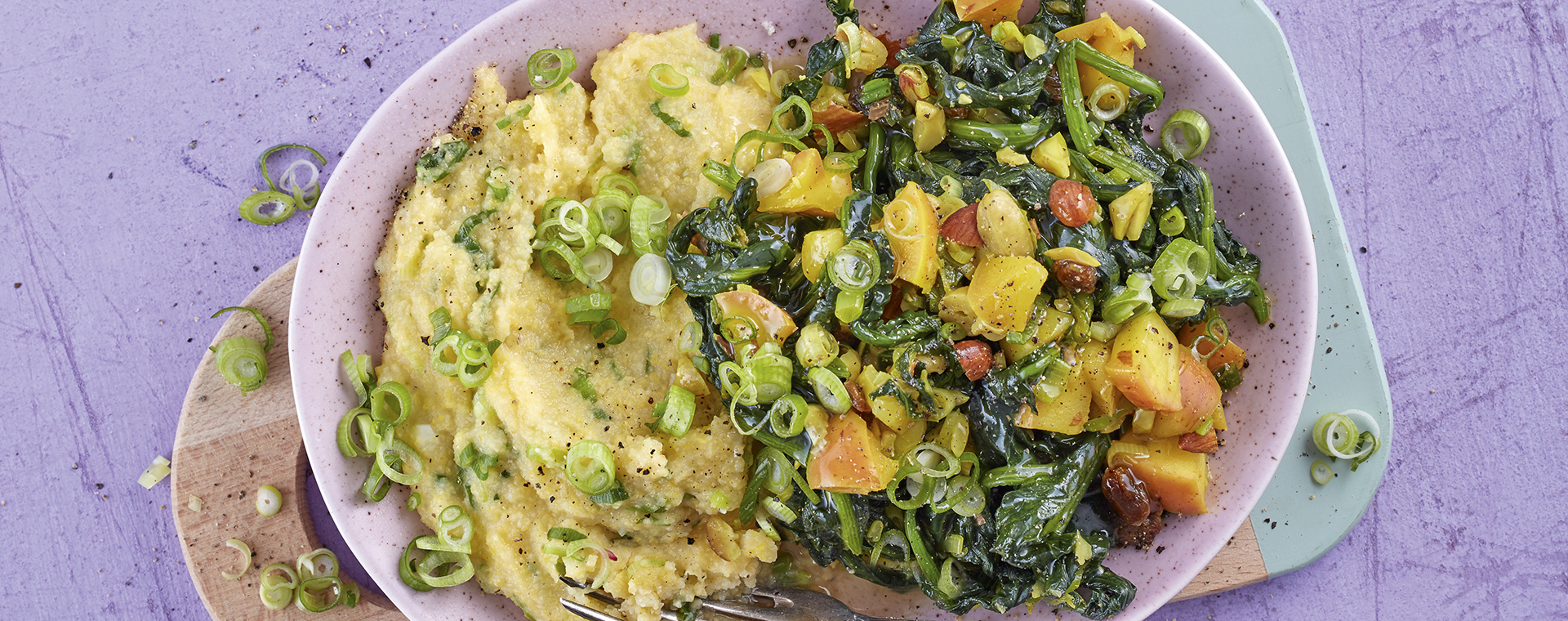 2 21 Spinat Apfel Gemuese Mit Nuessen Und Polenta 1920x760px