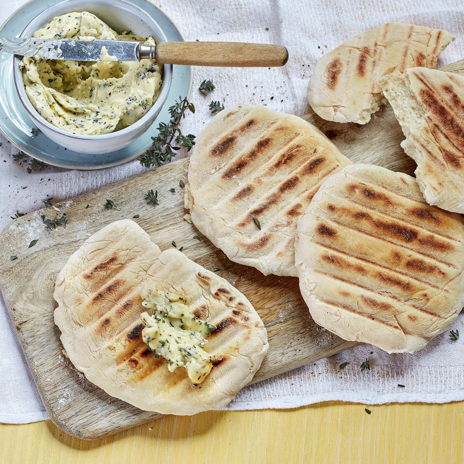 3 21 Naan Brot Vom Grill Mit Thymianbutter 1600x1600px