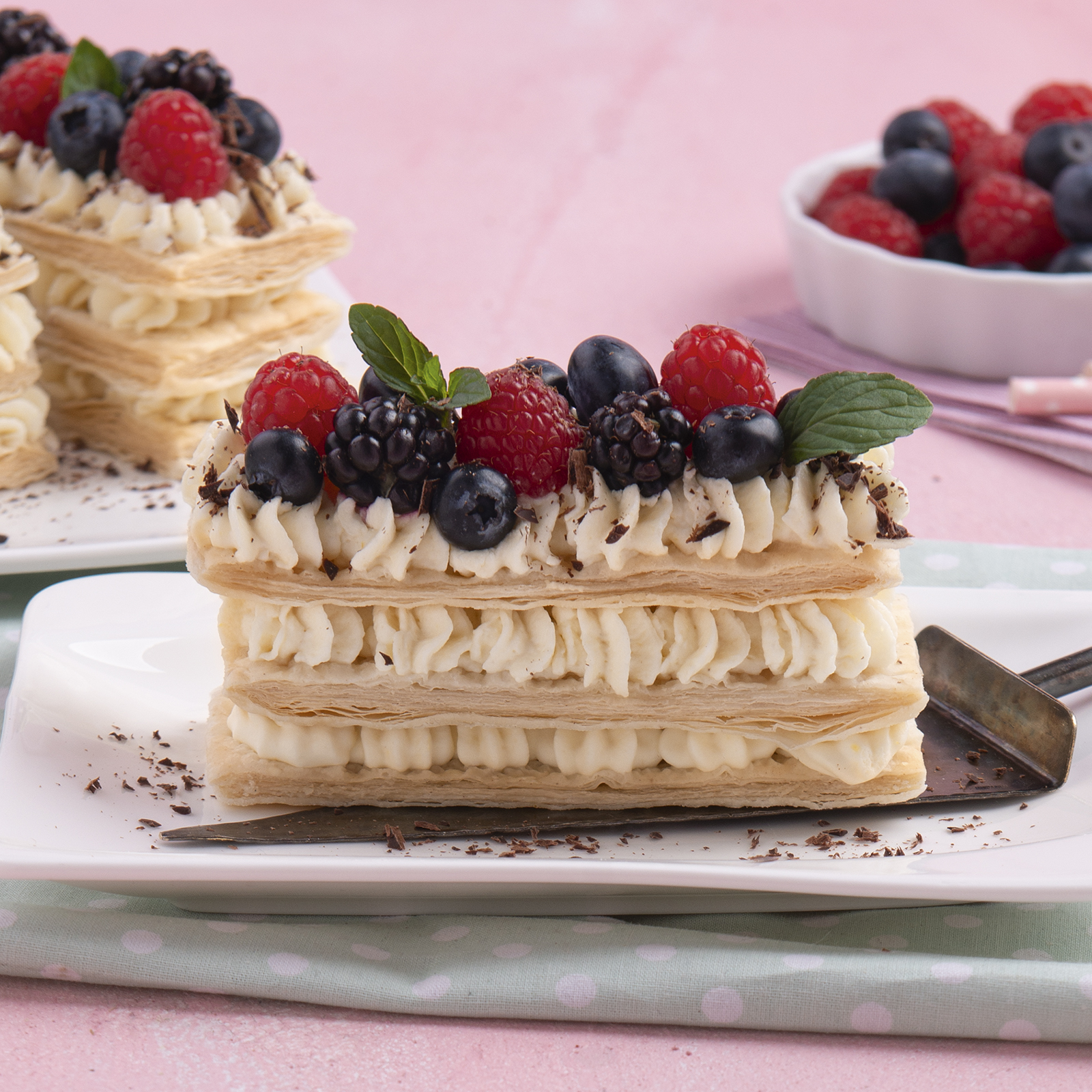 4 21 Mille Feuilles Mit Zitronencreme Und Beeren 1600x1600px