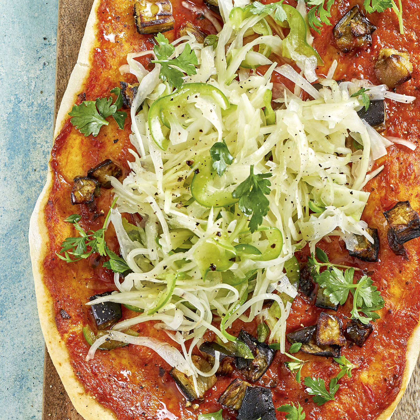 4 21 Tuerkische Pizza Mit Ajvar Und Krautsalat 1600x1600px