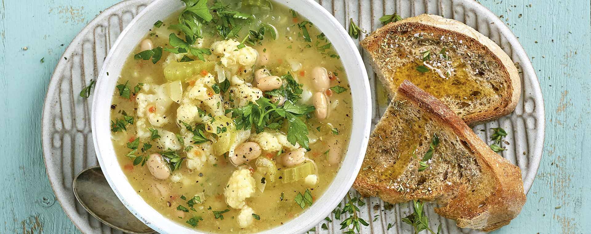4 21 Weisse Minestrone Mit Kraeuterbrot 1920x760px