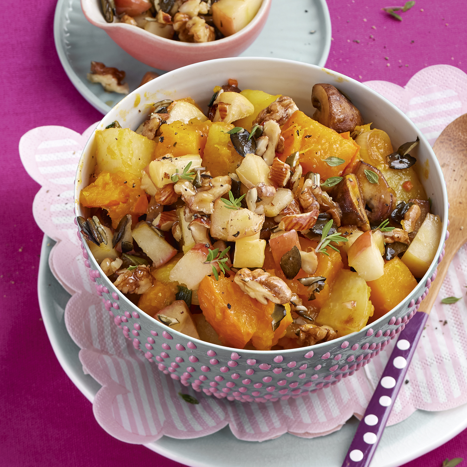 5 21 Herbstlicher Gemuesetopf Mit Apfel Nuss Topping 1600x1600px