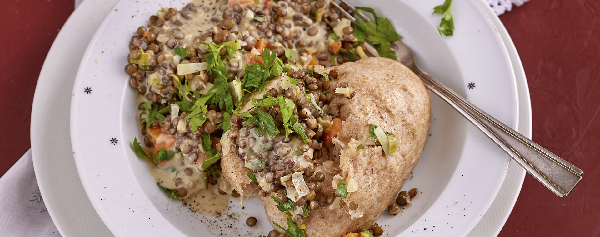 5 21 Herzhafte Dampfnudeln Mit Linsengemuese 1920x760px